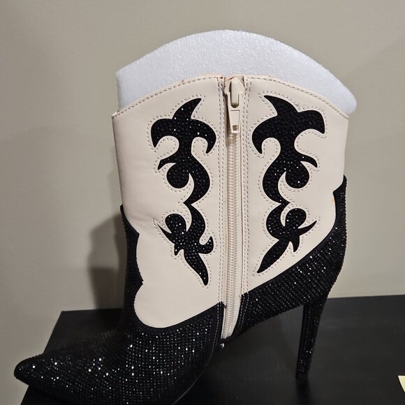 Womens boots - Picture 2 of 2